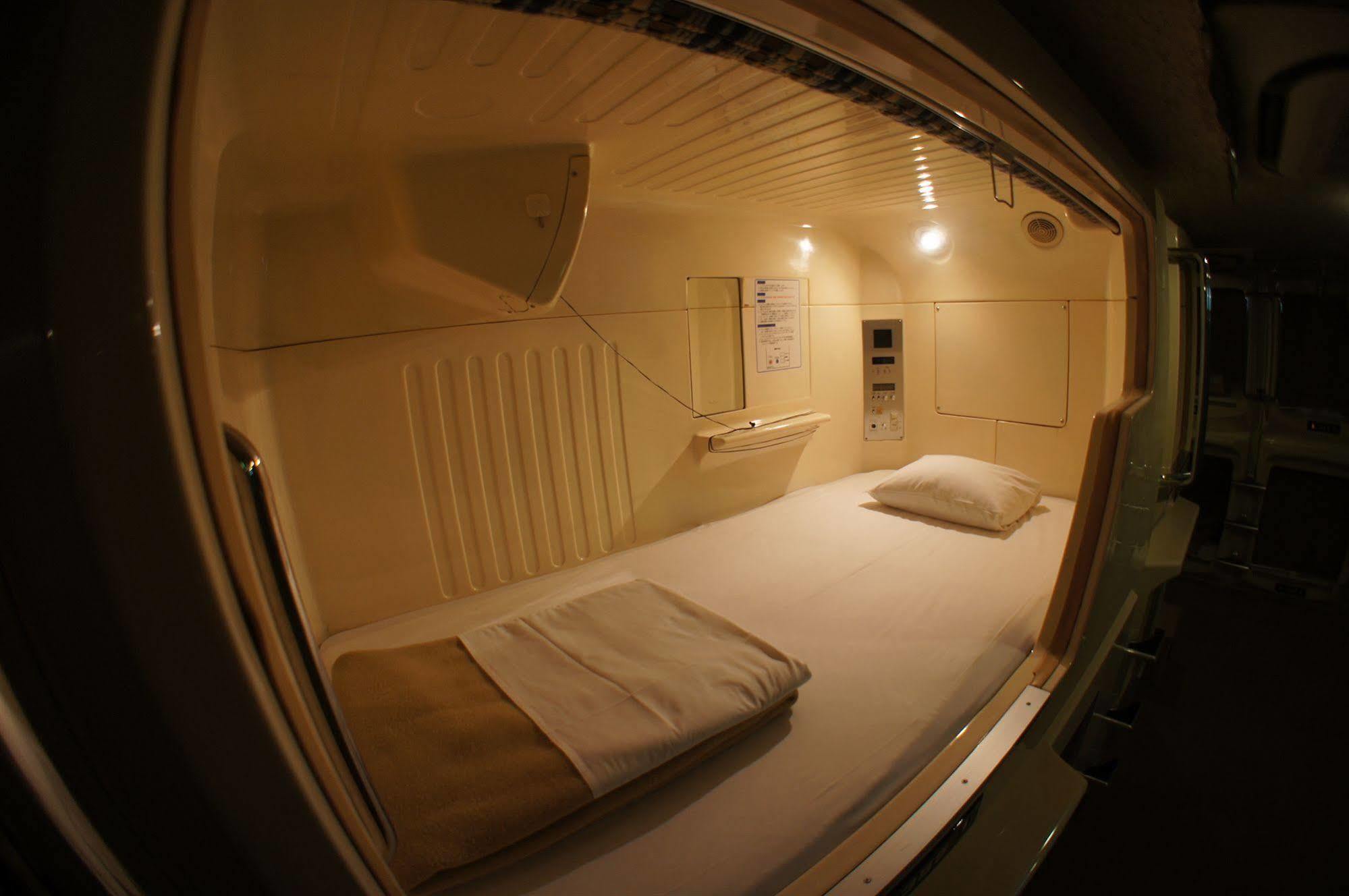 Capsule Hotel Shinjuku 510 Tokyo Exterior photo