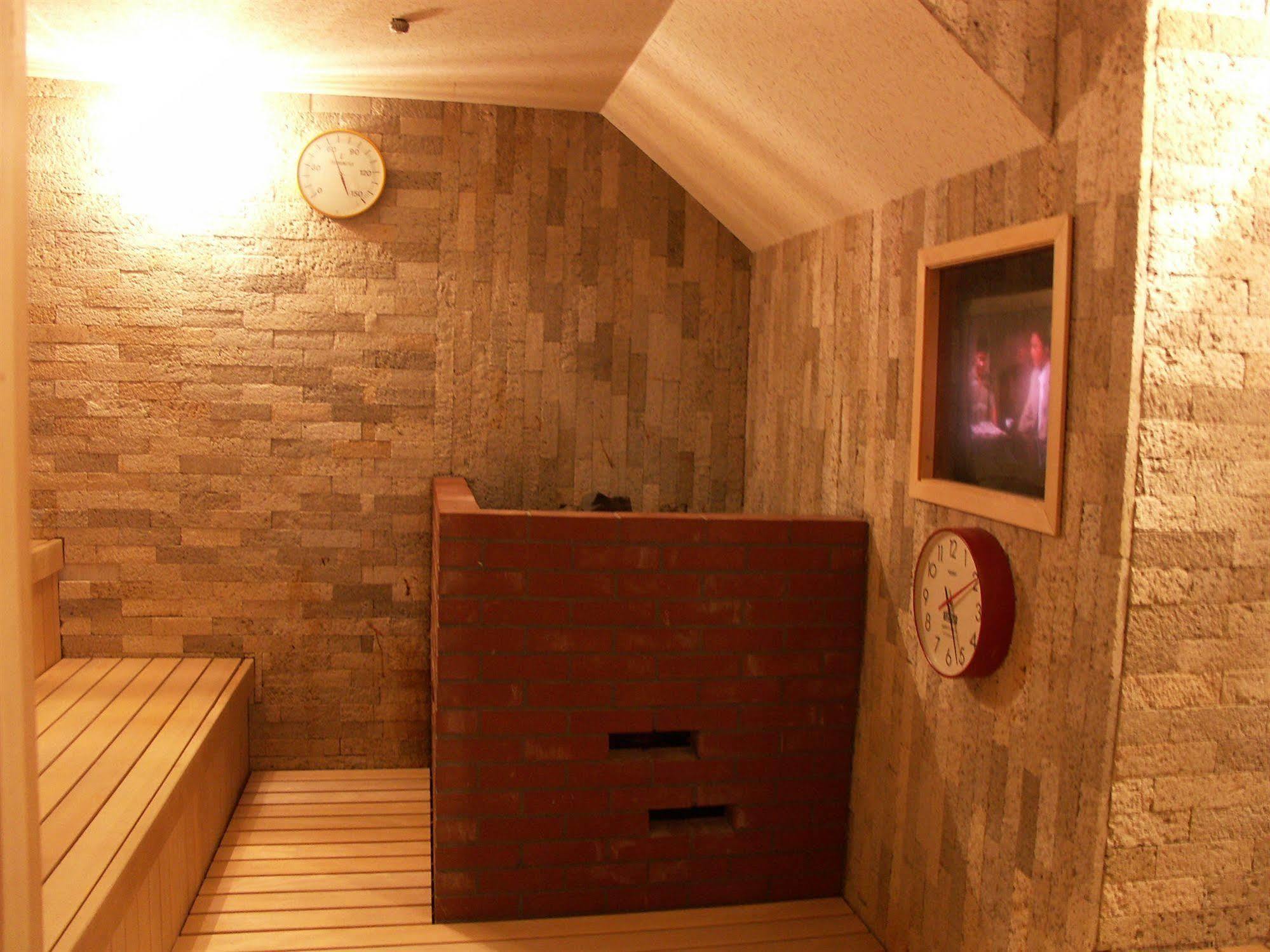 Capsule Hotel Shinjuku 510 Tokyo Exterior photo