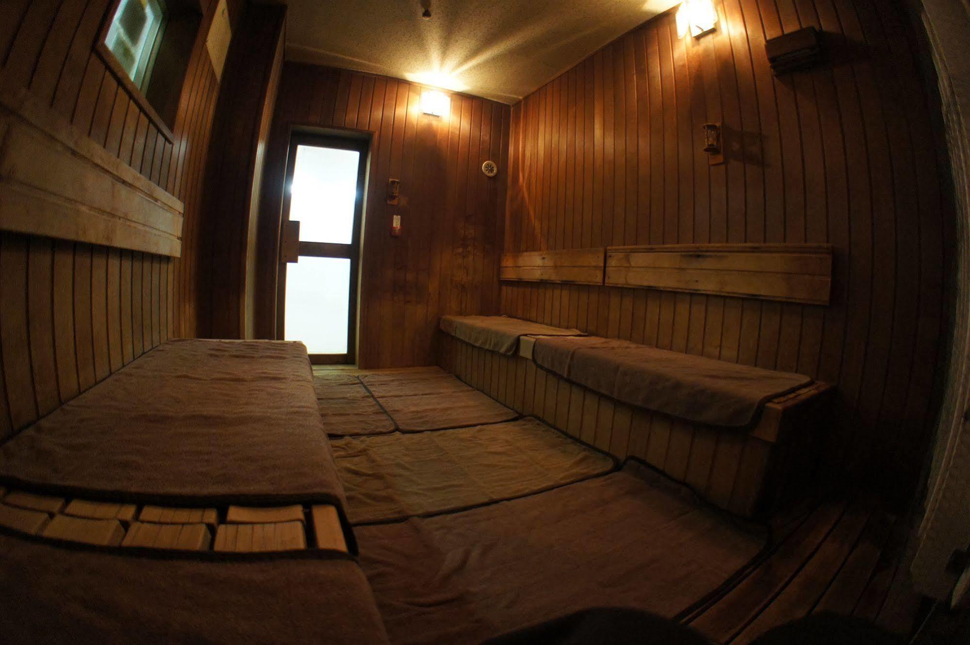 Capsule Hotel Shinjuku 510 Tokyo Exterior photo
