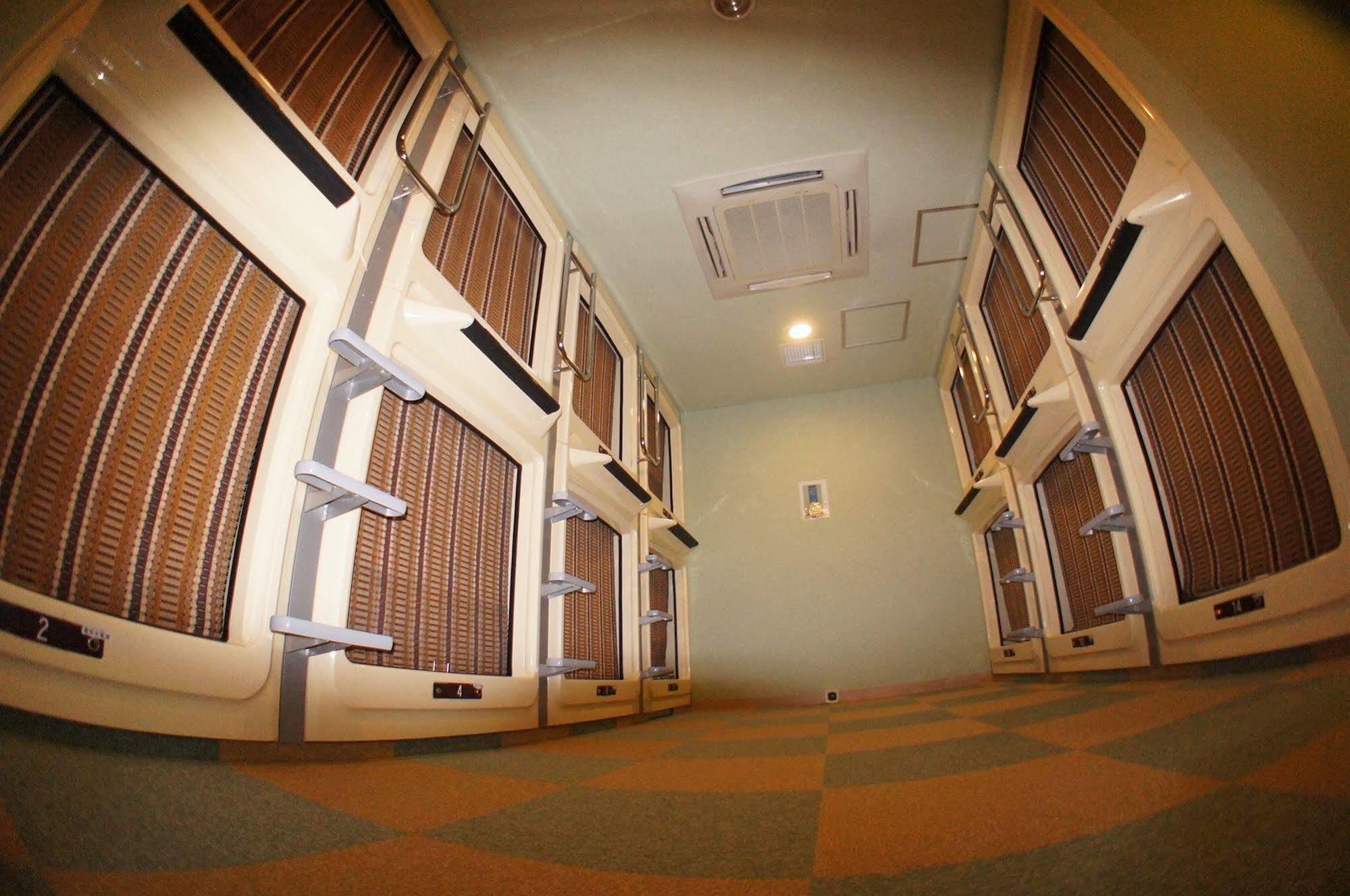 Capsule Hotel Shinjuku 510 Tokyo Exterior photo